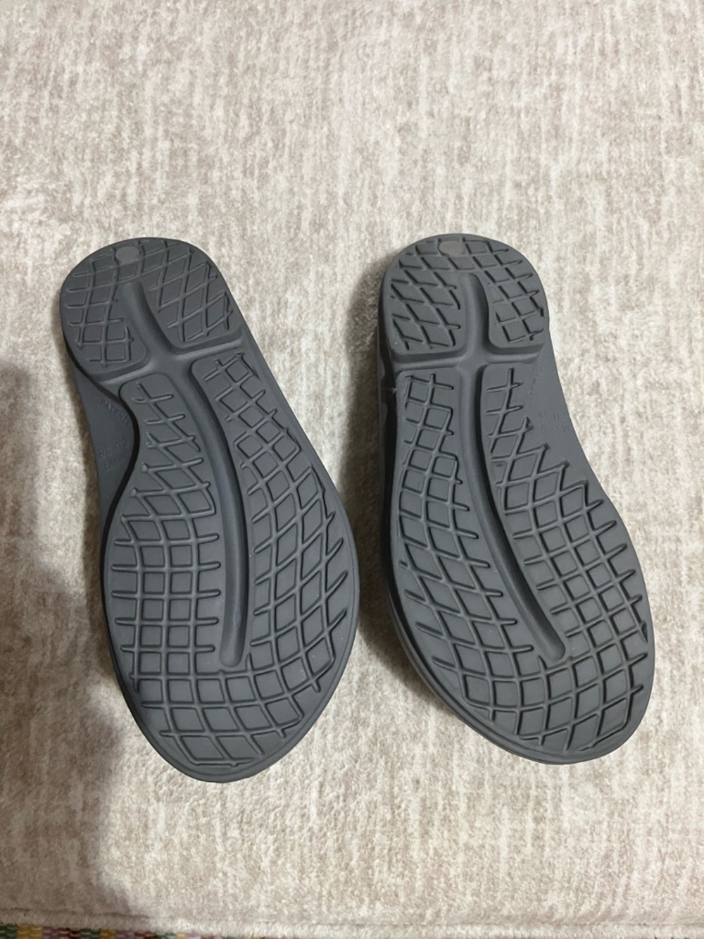 OOFOS Flip Flops - Picture 4 of 7